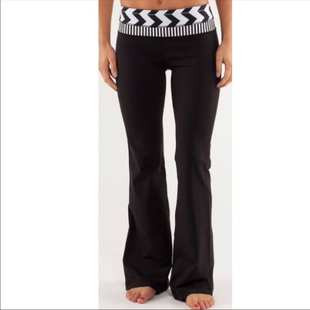 Lululemo size 4 reversible groove pants